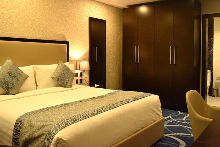 Room 30 of 43