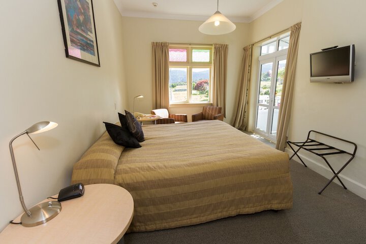 Room 4 of 36