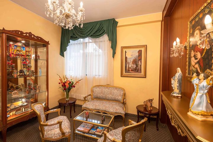 Entrance & Lobby