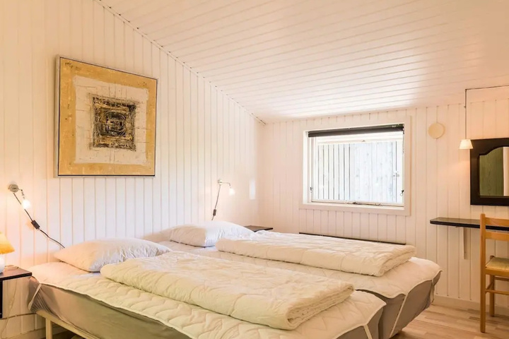 Room 2 of 12
