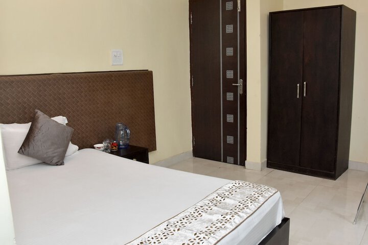 Room 8 of 22