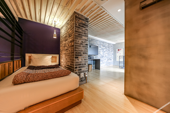 Room 48 of 170