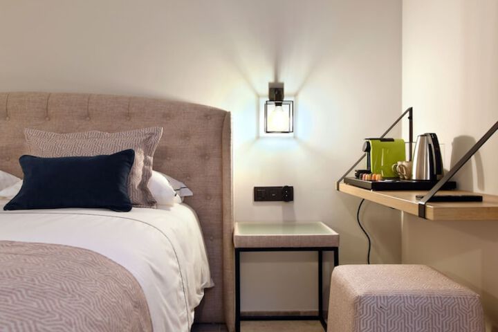 Room 15 of 68