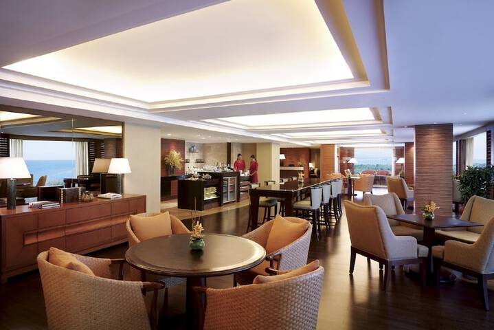 Lounge 137 of 148