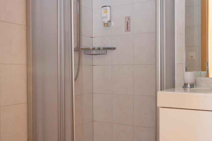 Room 20 of 65