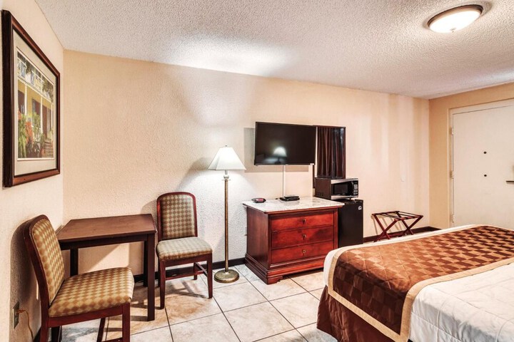 Room 19 of 37