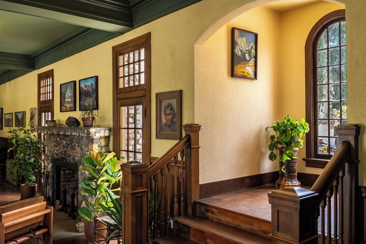 Entrance & Lobby
