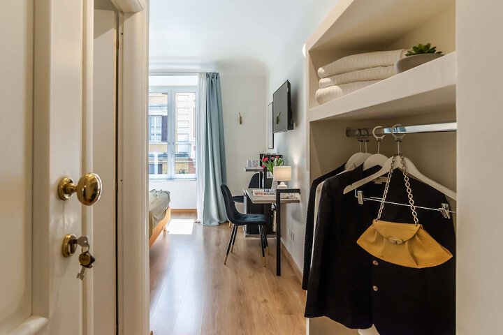 Room 20 of 102