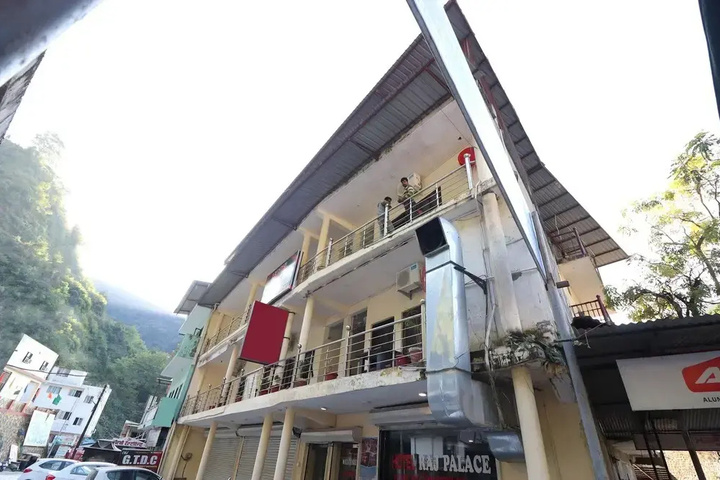 OYO 22359 Hotel Raj Palace