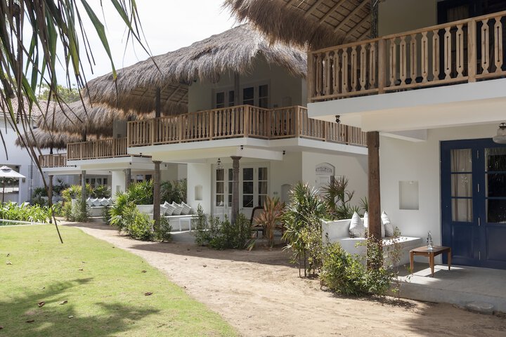 Hotel Exterior 102 of 111