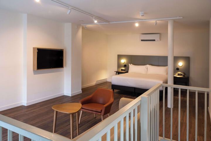 Room 34 of 82