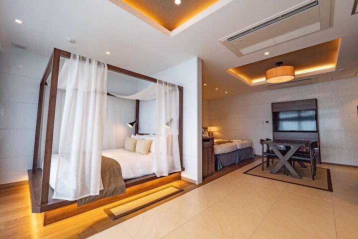 Room 7 of 90