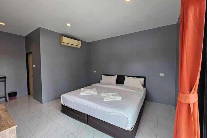 Room 12 of 24