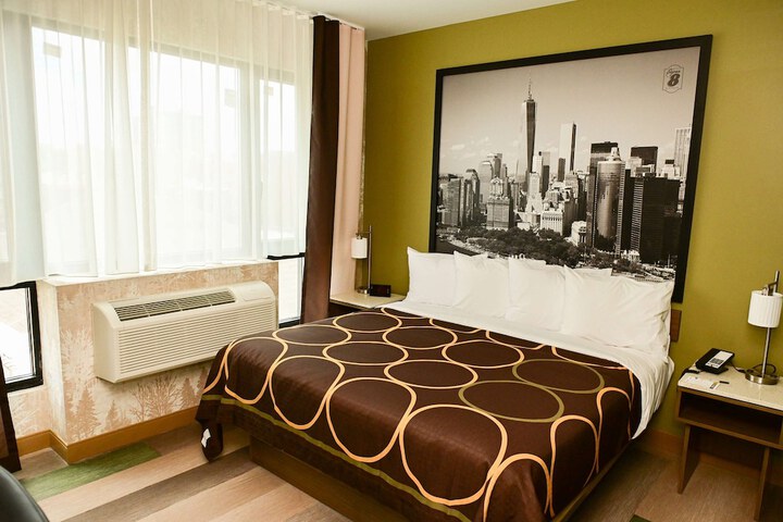 Room 11 of 27