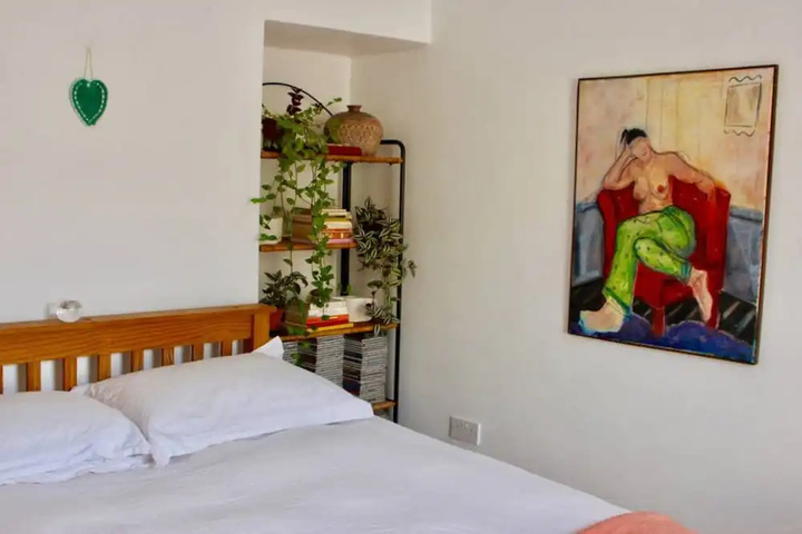 Room 7 of 13