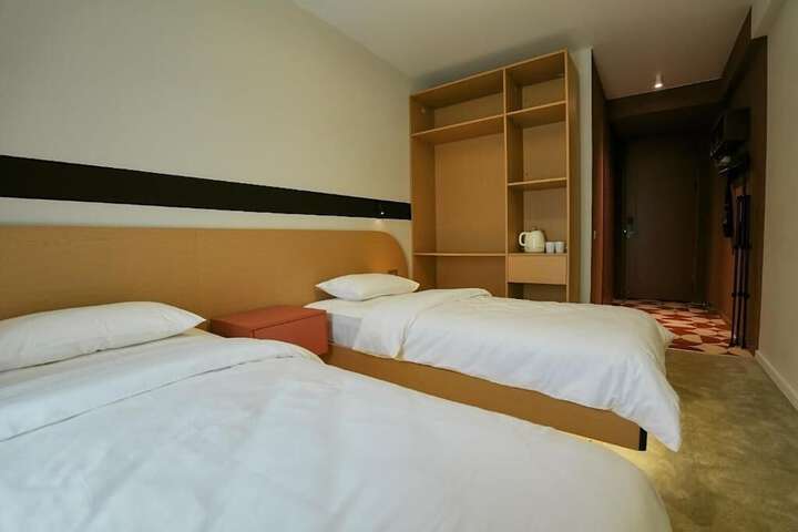 Room 2 of 19