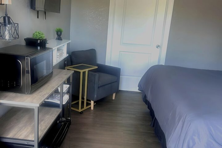 Basic Single Room (12 of 19)