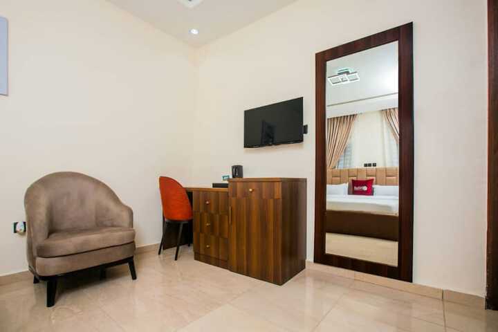 Room 11 of 30
