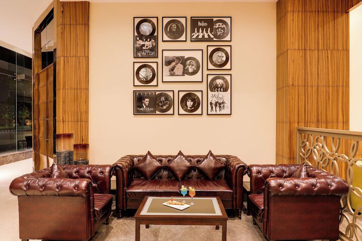 Lounge 54 of 70