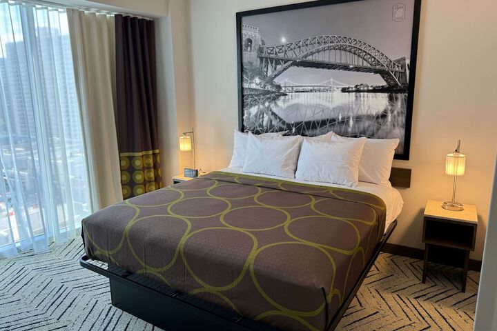 1 King Bed (2 of 2)