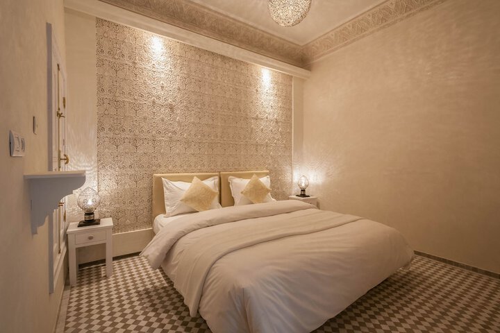 Room 11 of 28