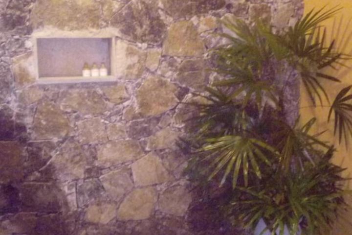 Room 16 of 38