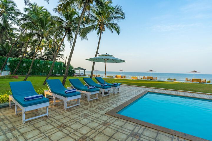 Hotel with Pool