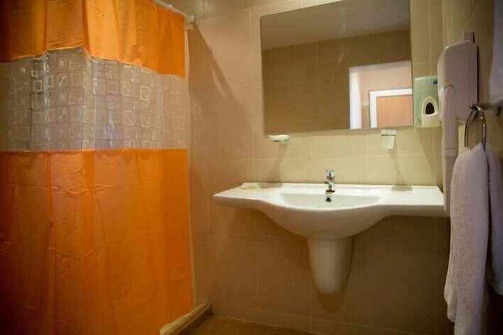 Room 7 of 33