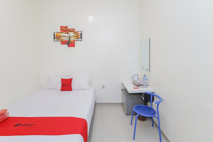 Room 17 of 28