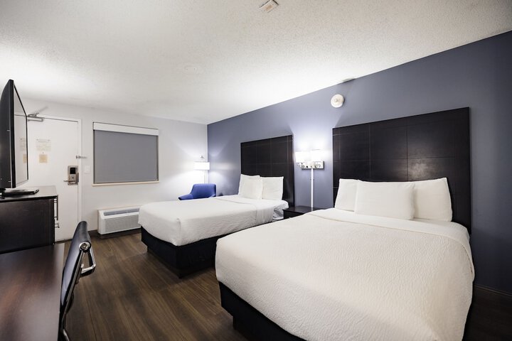 2 Double Beds (15 of 18)