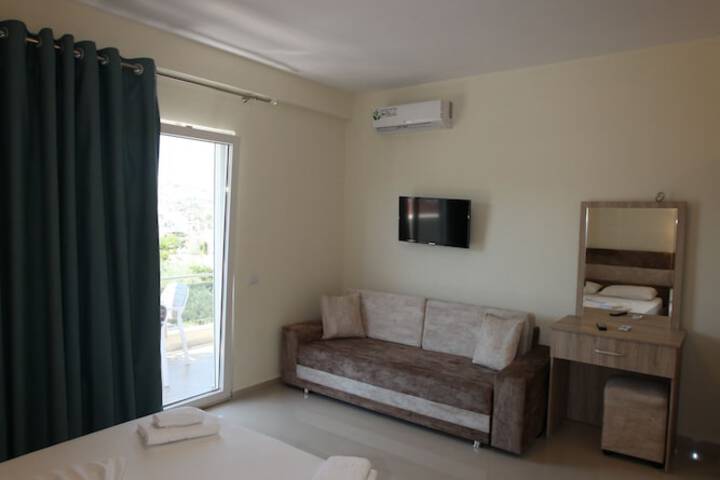 Room 16 of 156