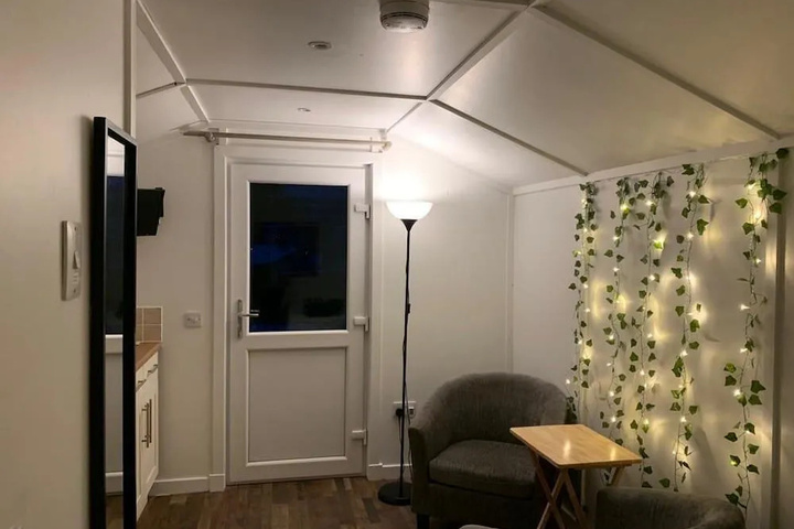 Room 2 of 10