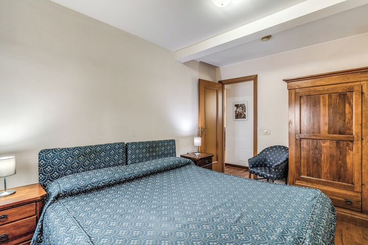 Room 11 of 37