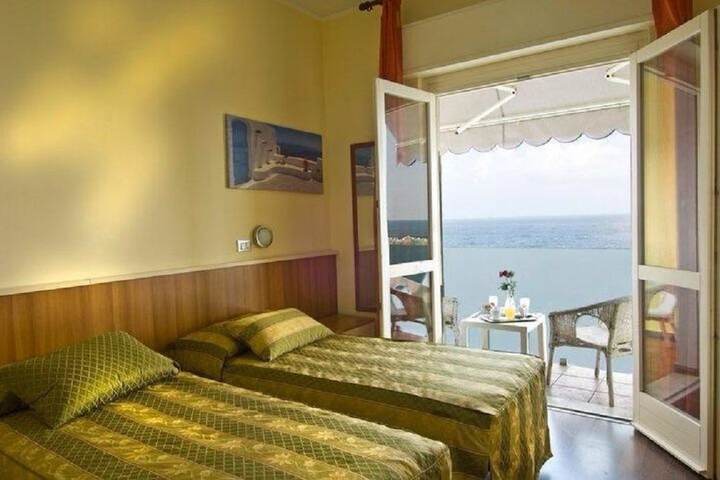 Room 21 of 22