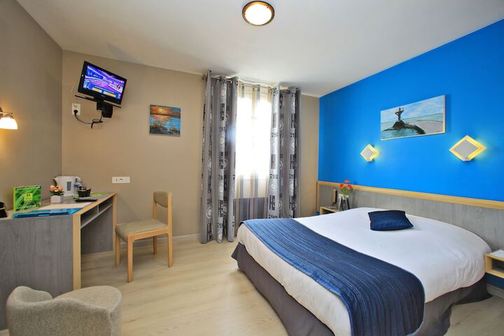 Room 4 of 16