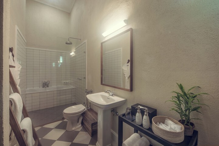 Room 22 of 49