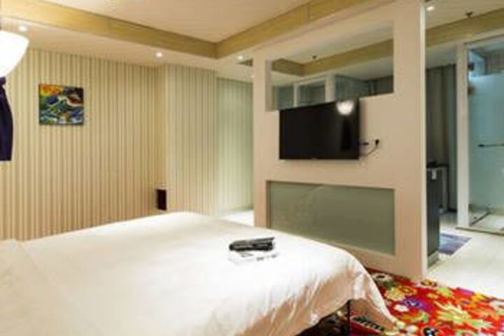 Room 2 of 26