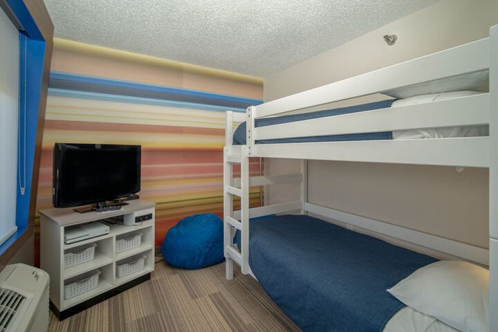 Room 14 of 87
