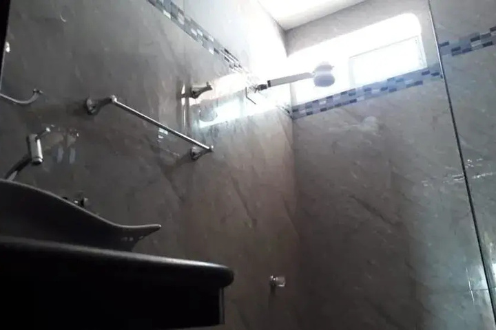 Room 6 of 8