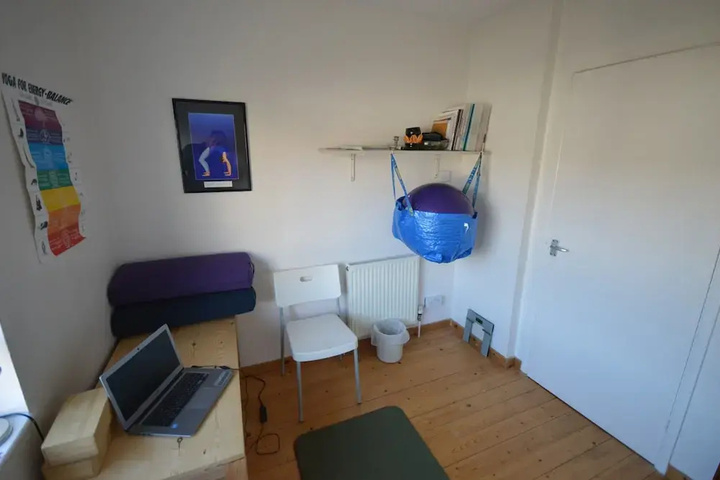 Room 9 of 11