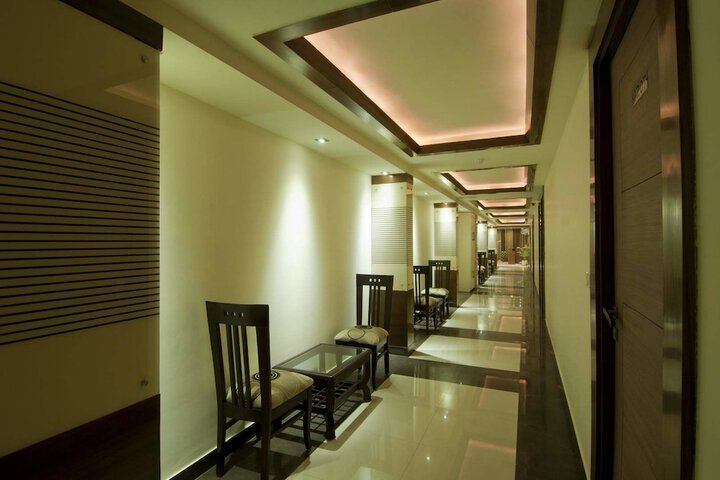 Ballroom/Hall 11 of 13