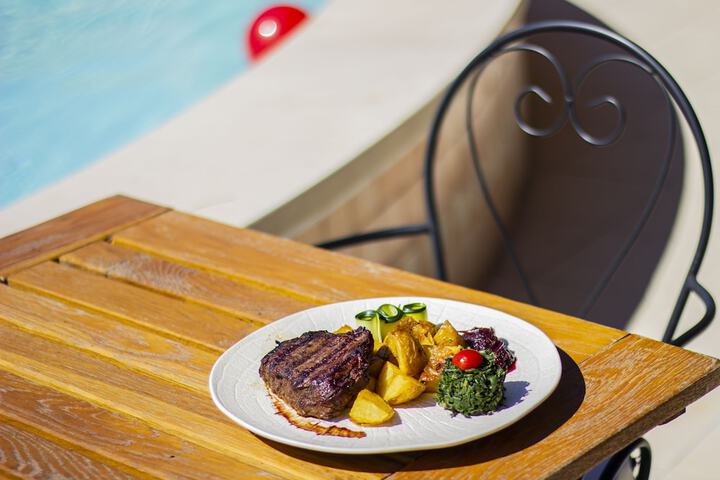 Dining 62 of 79