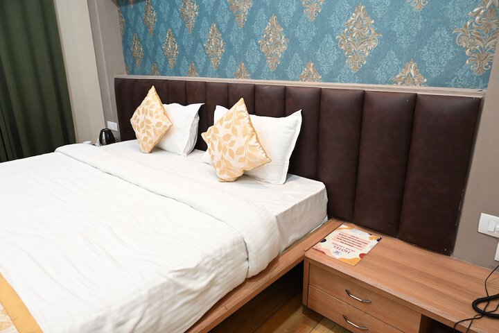 Room 11 of 20