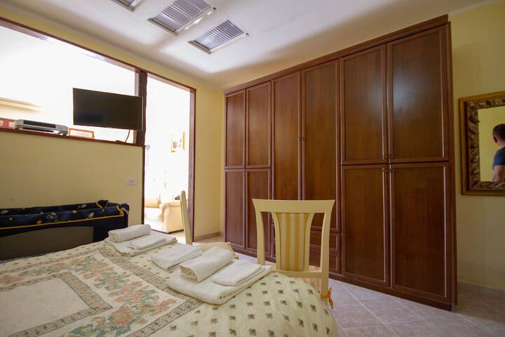 Room 6 of 42