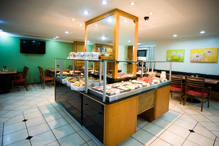 Dining 67 of 76