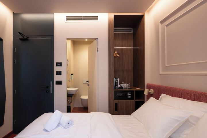 Room 4 of 133