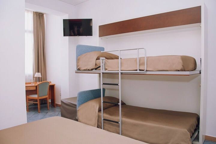 Room 16 of 79