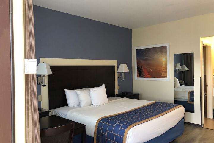Room 3 of 20