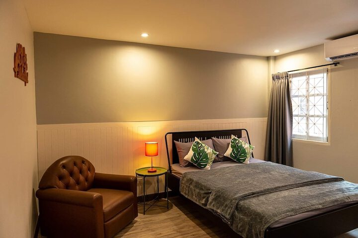 Room 12 of 32
