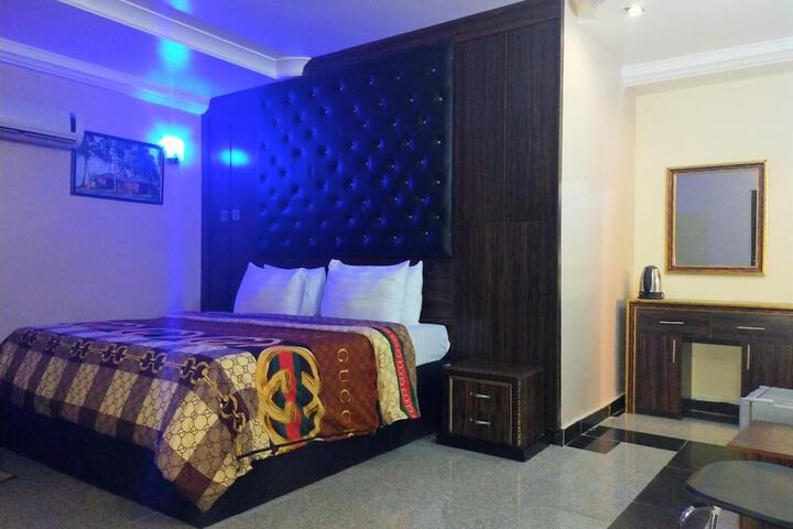 Room 16 of 34